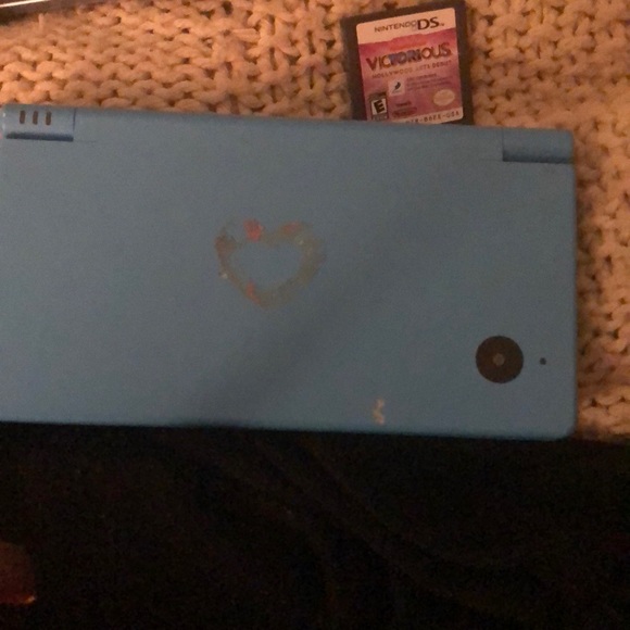 Selling my Nintendo DSI - Picture 2 of 3